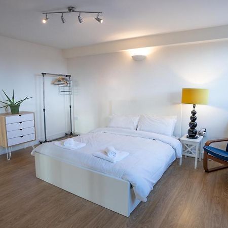 Stunning Mezzanine Apartment Near City Centre Cardiff Buitenkant foto