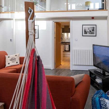 Stunning Mezzanine Apartment Near City Centre Cardiff Buitenkant foto