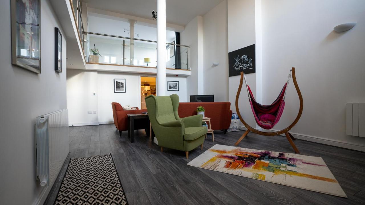 Stunning Mezzanine Apartment Near City Centre Cardiff Buitenkant foto