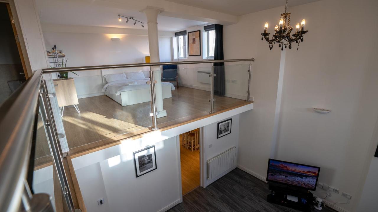 Stunning Mezzanine Apartment Near City Centre Cardiff Buitenkant foto